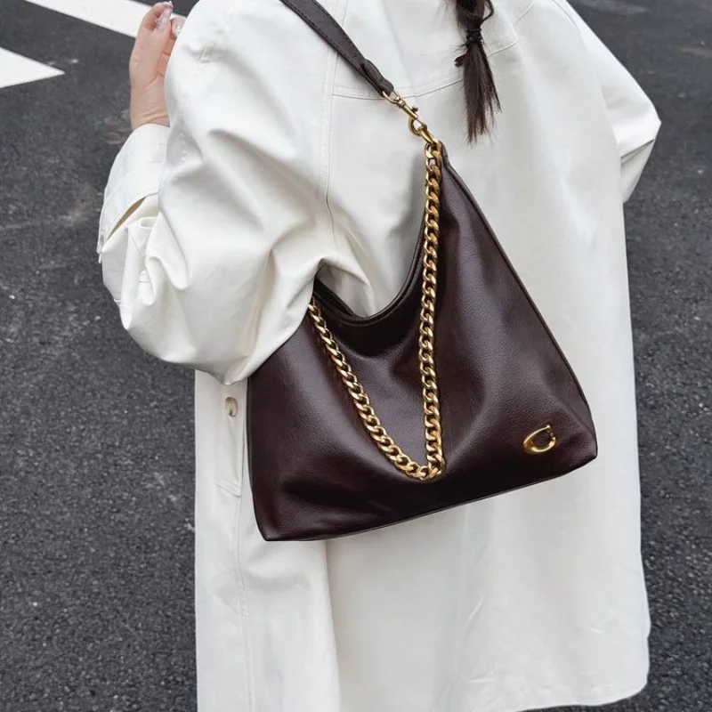حقيبة كتف نسائية عصرية جديدة لعام 2025 مصنوعة من الجلد الناعم ونمط كاجوال عتيق وشعري ومتين ​   سي سي جي