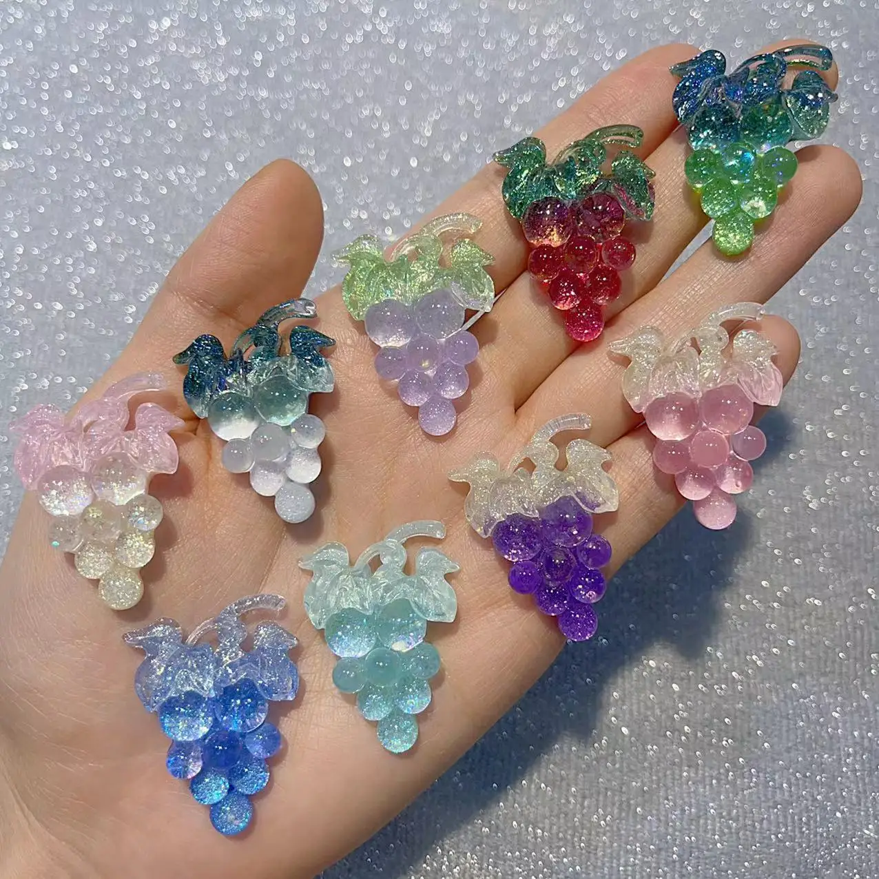 100pcs Random Mix Color 3D Resin Chameleon Crystal Grapes 36X27mm Firefly Handmade Luminous Photo Frame Phone Case Diy Charms