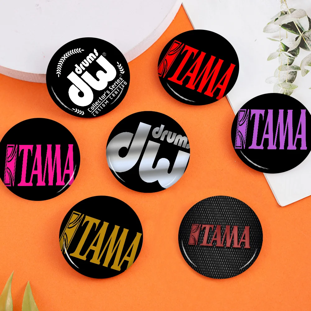 موضة T-Tama ماركة D-Drum 58 مللي متر اليدوية بروش الكرتون تأثيري شارة على ظهره مجوهرات اكسسوارات هدايا