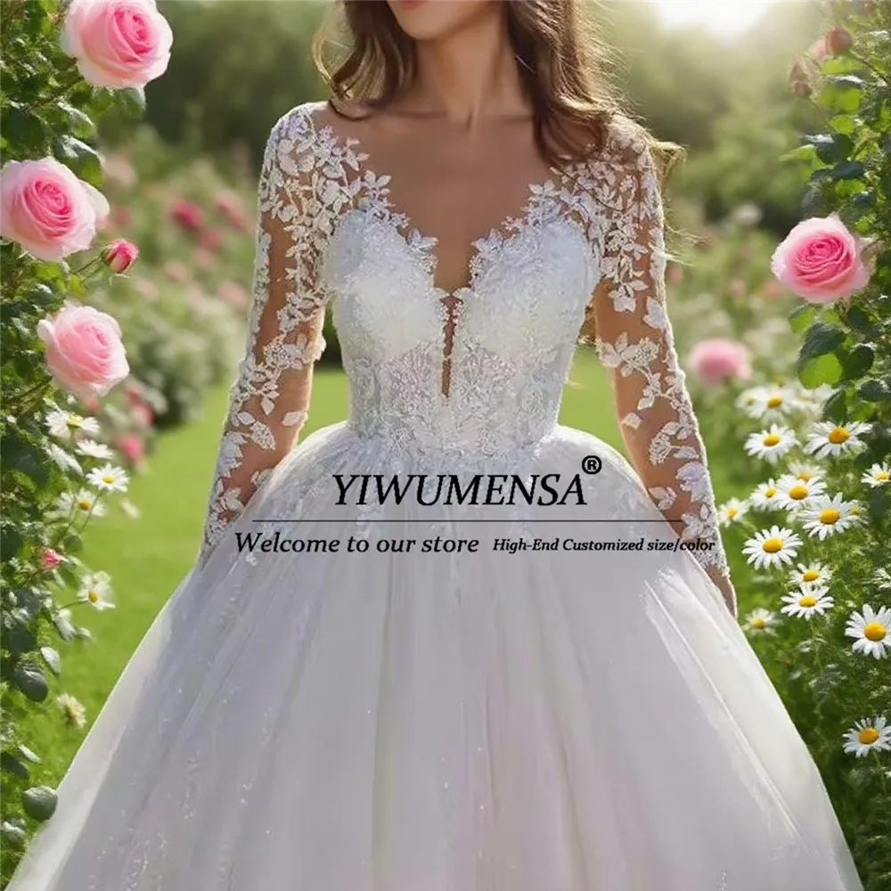 Brillant tulle train illusion robes de mariée pour mariée col en V bouton dos Europe manches longues une ligne robes de mariée personnalisées