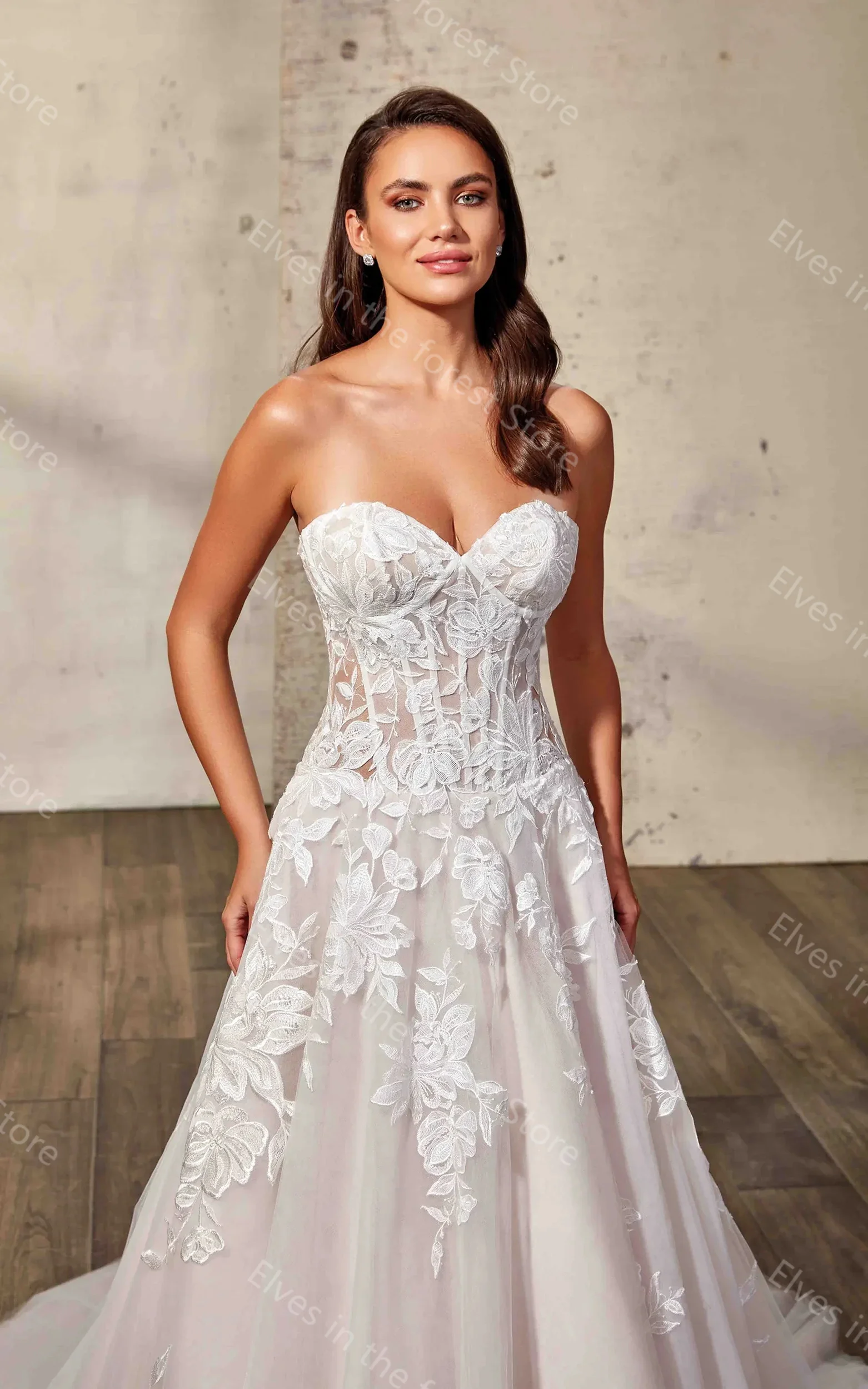 Charming ชุดแต่งงานสายลูกไม้ปุ่ม Appliques แขนกุดชุดเจ้าสาวเซ็กซี่กวาดรถไฟที่กําหนดเอง Vestidos De Mariee