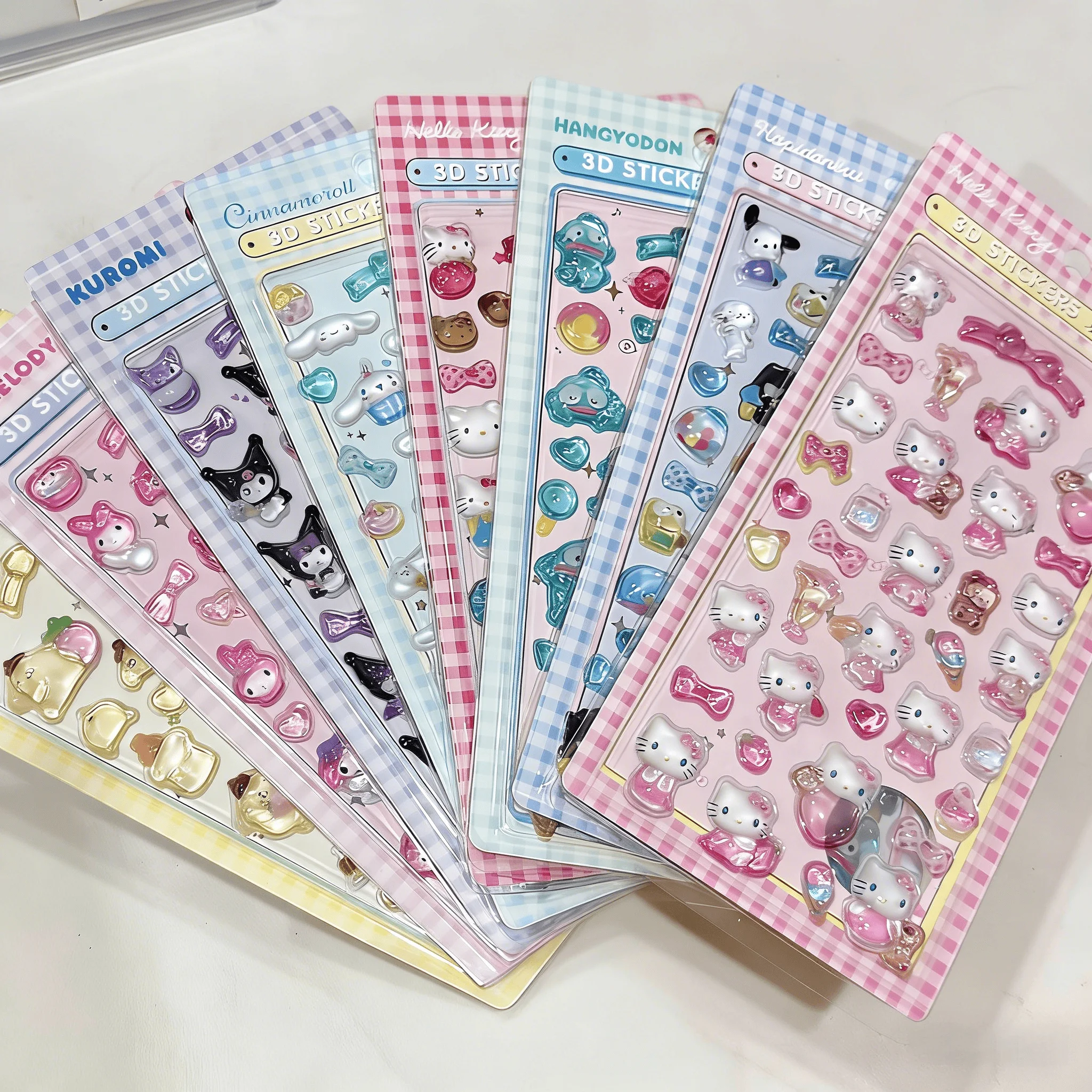 Autocollants en cristal en relief 3D Sanrio populaires - Hello Kitty, Kuromi, Cinnamoroll, adaptés à la décoration DIY sur les coques de téléphone