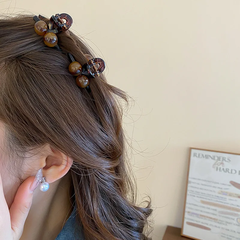 مخالب شعر أكريليك مستديرة صغيرة لطيفة على شكل كهرمان للنساء، صغيرة فاخرة وخفيفة الوزن ومتعددة الاستخدامات ومشابك جانبية عملية وإكسسوارات الرأس