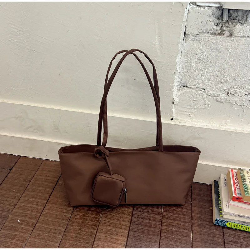Minimalistische Nylon-Umhängetasche mit passender Handtasche, leichte, vielseitige Damen-Unterarmtasche, einfarbige Alltagstasche – Detail 17