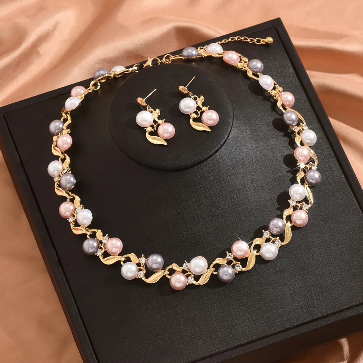 Women's Elegant Faux Pearl Necklace Earrings Set