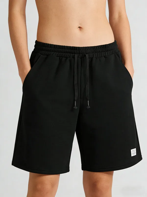 

Мужские легкие флисовые шорты для отдыха и спорта с эластичным поясом на шнурке и боковыми карманами