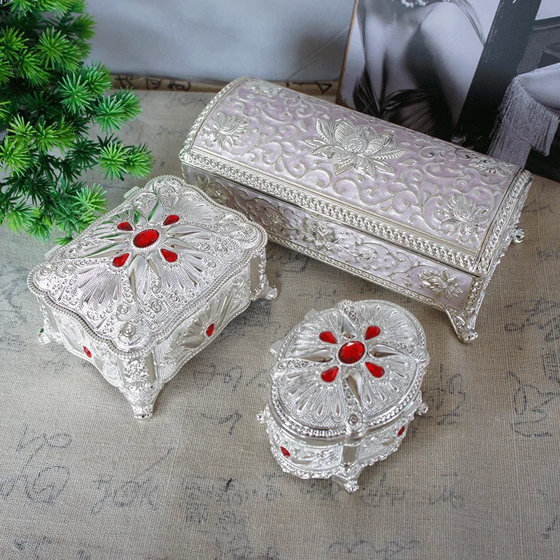 

Vintage Metal Silver color Jewelry Box Floral Gorgeous Jewelry Trinket Box for Ring Trinket Case Decorative Keepsake Box