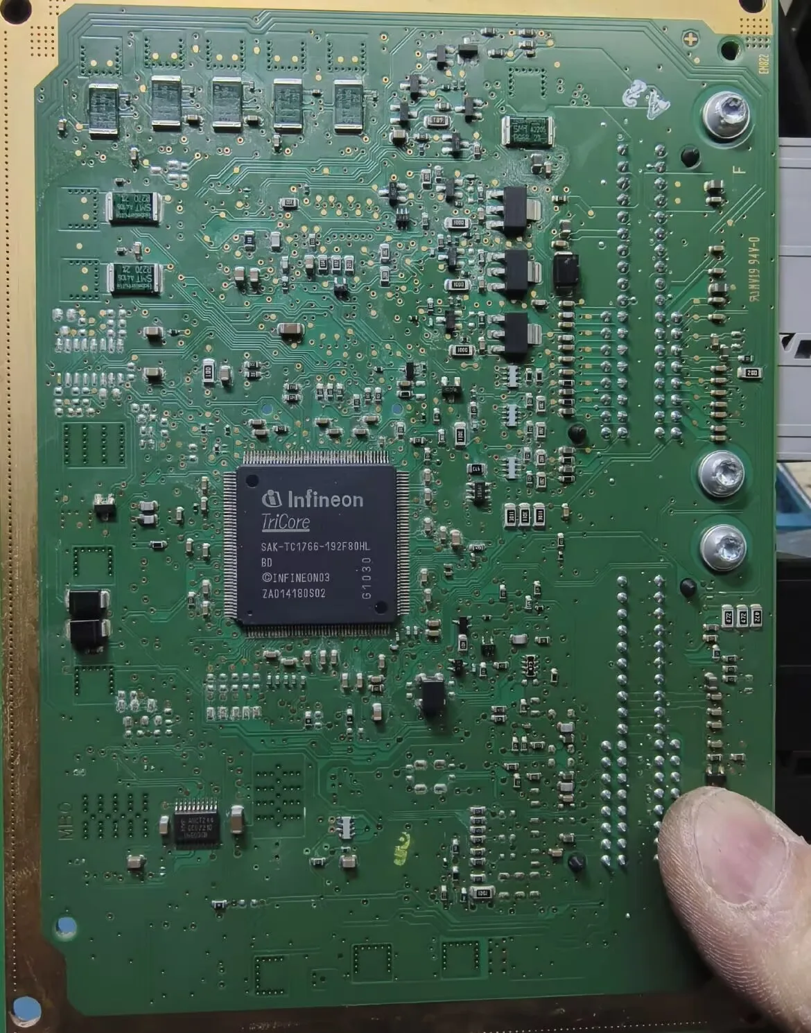 

Для передачи данных Porsche 911. Обеспечьте схему проводки, если необходимую, пожалуйста, свяжитесь с даними повторно и продается с помощью