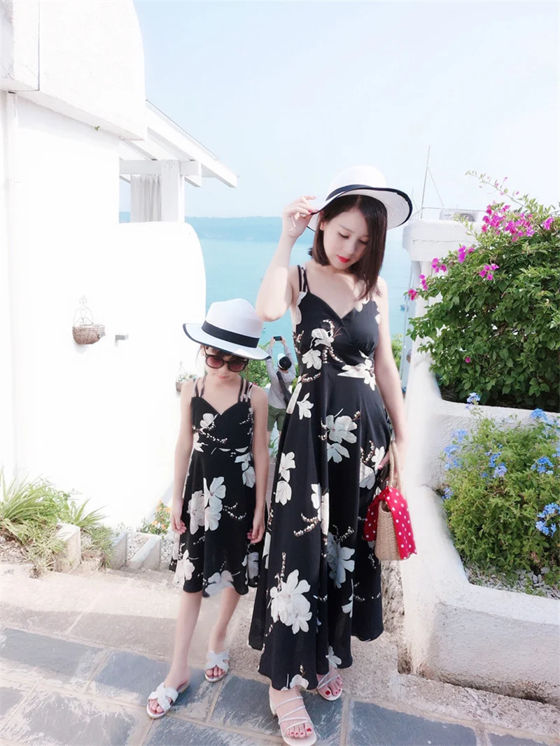 2024 Family Matching Outfits Dresses Summer Mother Daughter Dress Fashion Clothing Girl Mom Daughter Chiffon Beach Dress Clothes