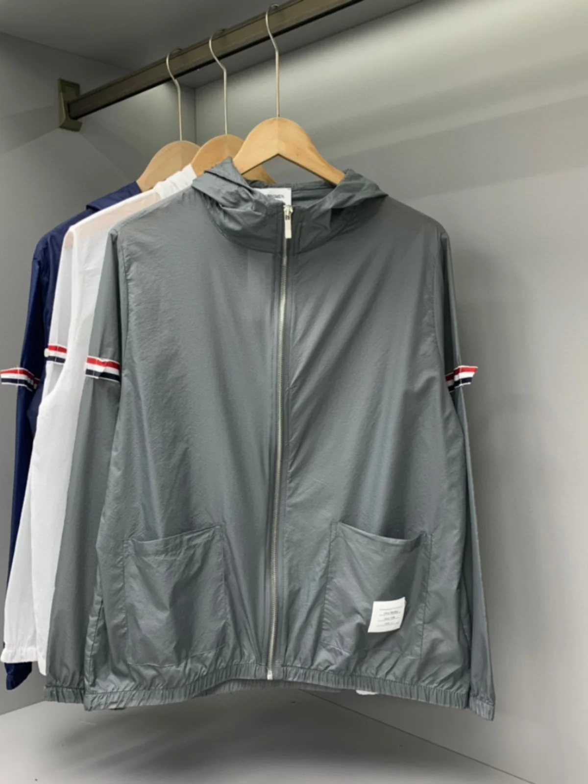 

Легкая дышащая куртка для пар с защитой от УФ-излучения, двухцветная, для активного отдыха, повседневная, из полиэстера, с капюшоном