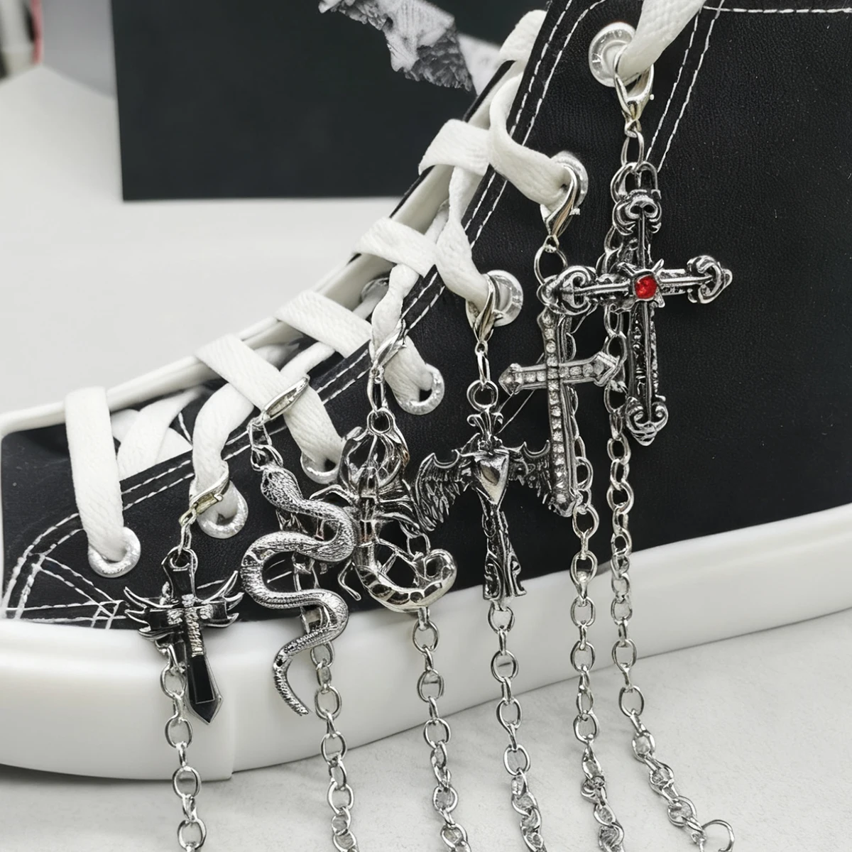 1PC Snake Shoe Chain DIY Accessories Bling Cross Shoe Buckle Decorations Scorpion Shoelace Clip Removable Wing Shoe Lace Charm