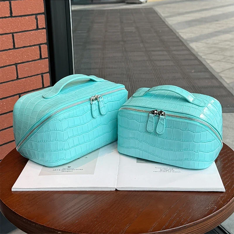 2026 Summer New Genuine Leather Makeup Bag Crocodile Pattern Cowhide Large Capacity High end Color Series Travel Portable Toilet