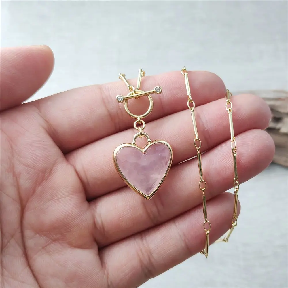 FUWO 1PCS Handcrafted Natural Rose Crystal Necklace,Golden OT Buckle Chain Heart-Shaped Semi-Precious Stone Women\'s Gift (NC478)