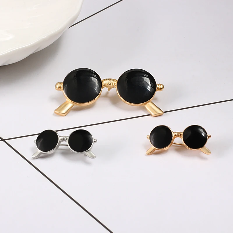 Fashion Beach Sunglasses Enamel Pins Retro Black Glasses Brooches for Women Men Jackets Shirt Collar Lapel Badge Cartoon Jewelry