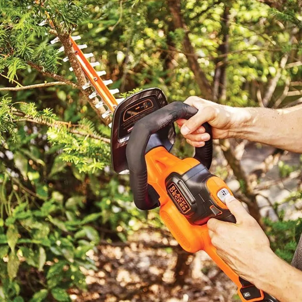 BLACK+DECKER 40V MAX 무선 울타리 트리머, 배터리 및 충전기가 포함된 24인치 브러시 트리머(LHT341FF)