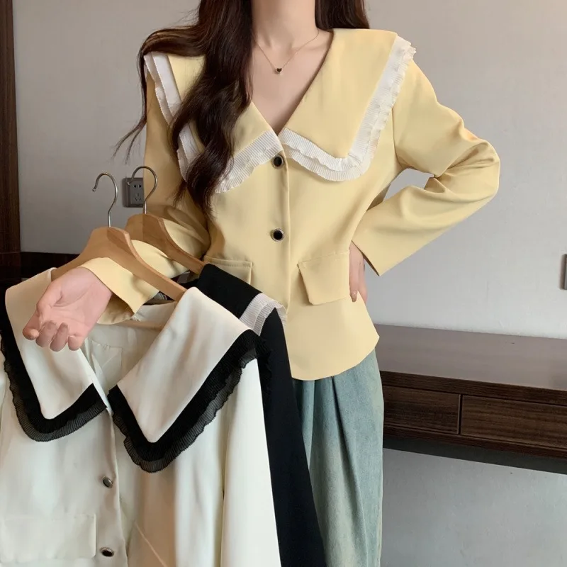 

Autumn and Winter Large-size Women's French Doll Collar Small Fragrant Style Contrasting Color Versatile Short Coat