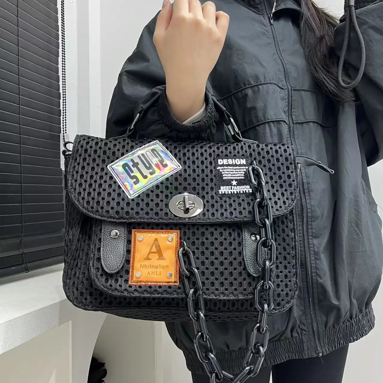

Large Capacity Women's Fashion Mesh Splicing Crossbody Shoulder Bag Multi-Function Y2K Personalized Chain Handbag Zipper Closure