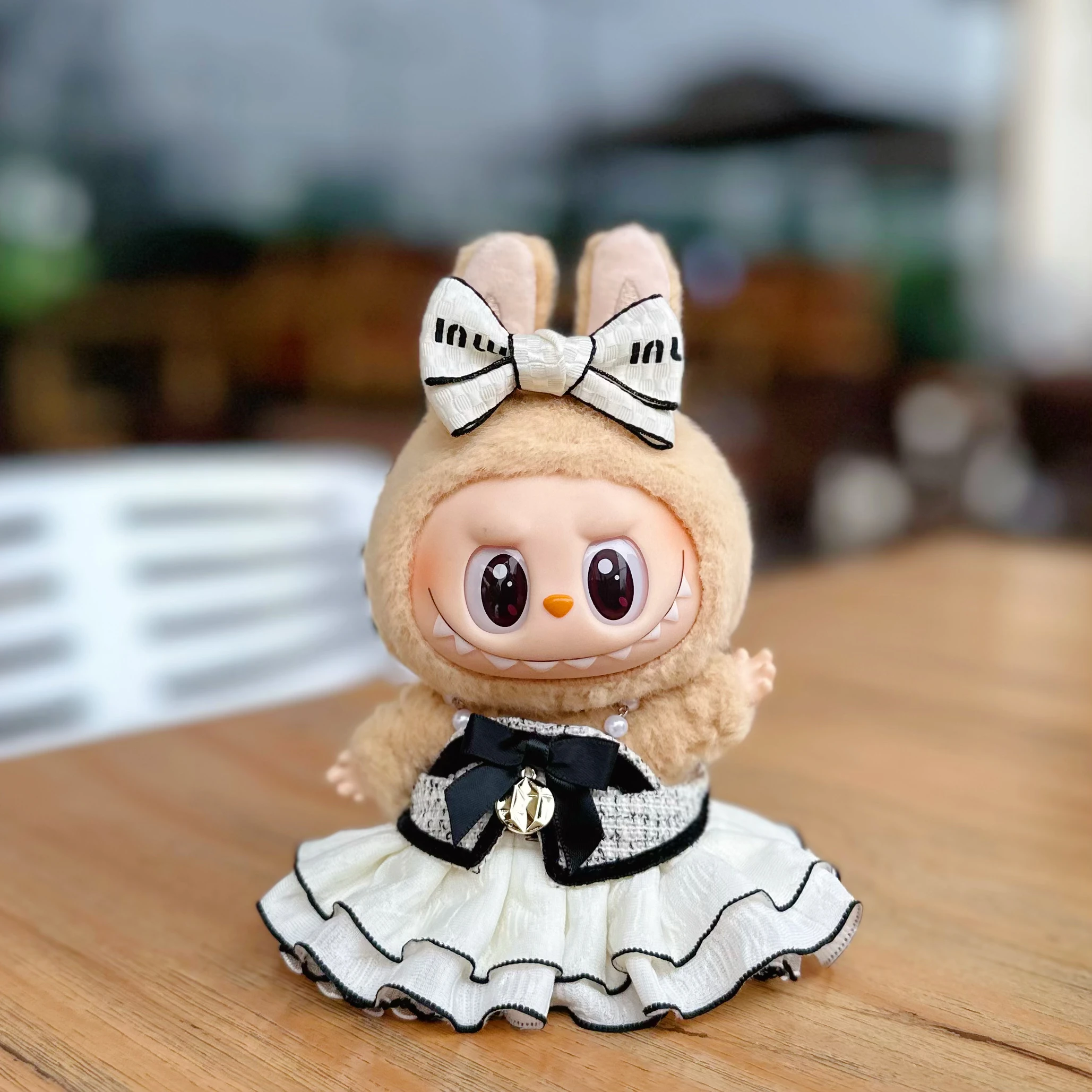 Erste, zweite und dritte Generation Blindbox-Anhänger, Canvas-Kleidung, Labubu-Vinylpuppen, beige Abendkleider, Kleider usw