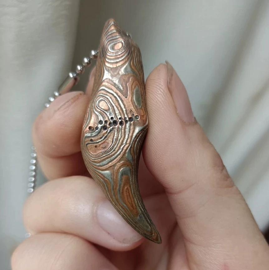 

Used EDC EDC Superconducting tooth pendant Decompression toys