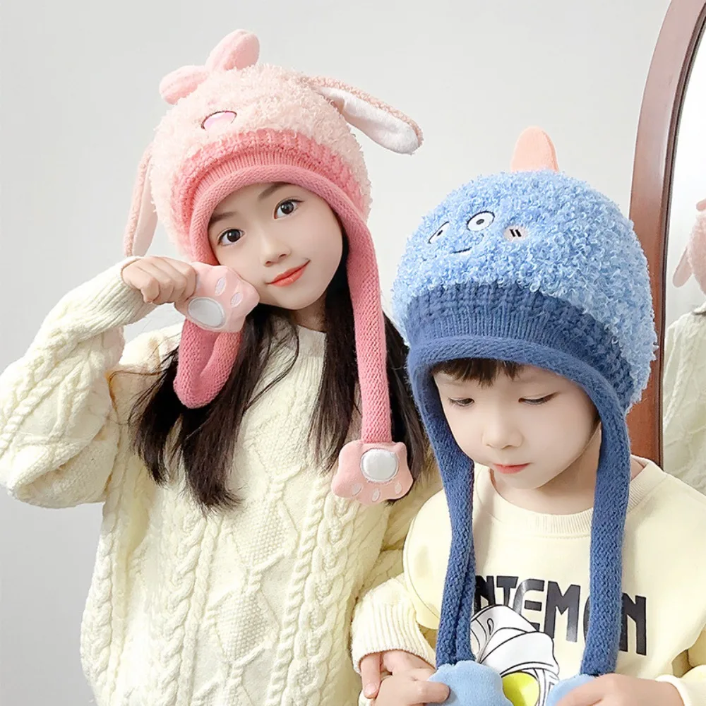 Nuevo 2 en 1 orejeras de invierno para niños, gorro con protección para los oídos de Panda de dibujos animados suaves y esponjosos, gorro tejido cálido a prueba de viento para niños