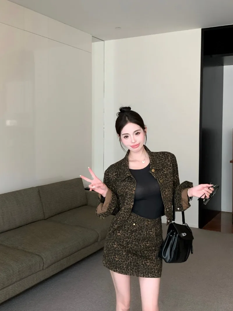 

Korean Fashion Autumn New Women Two Piece Skirt Sets Leopard Long Sleeve Short Jacket + High Waist A Line Mini Skirt Outfits