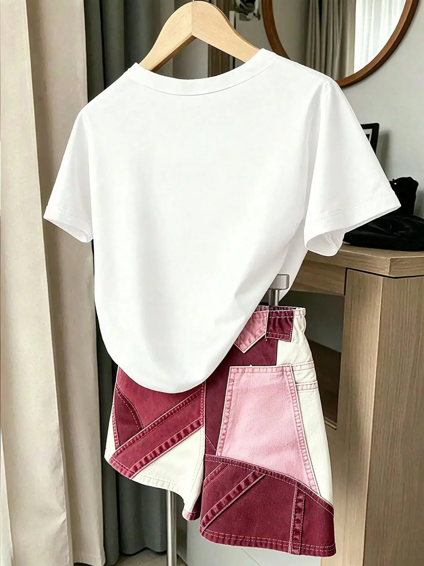 Sommer-Freizeitoutfit für Mädchen, Kinder-Set mit Schleifendruck, lockeres Kurzarm-Oberteil + bedruckte Shorts, zweiteiliges Set, geeignet für Kinder ab 3 Jahren, vielseitige Kleidung – Detail 5
