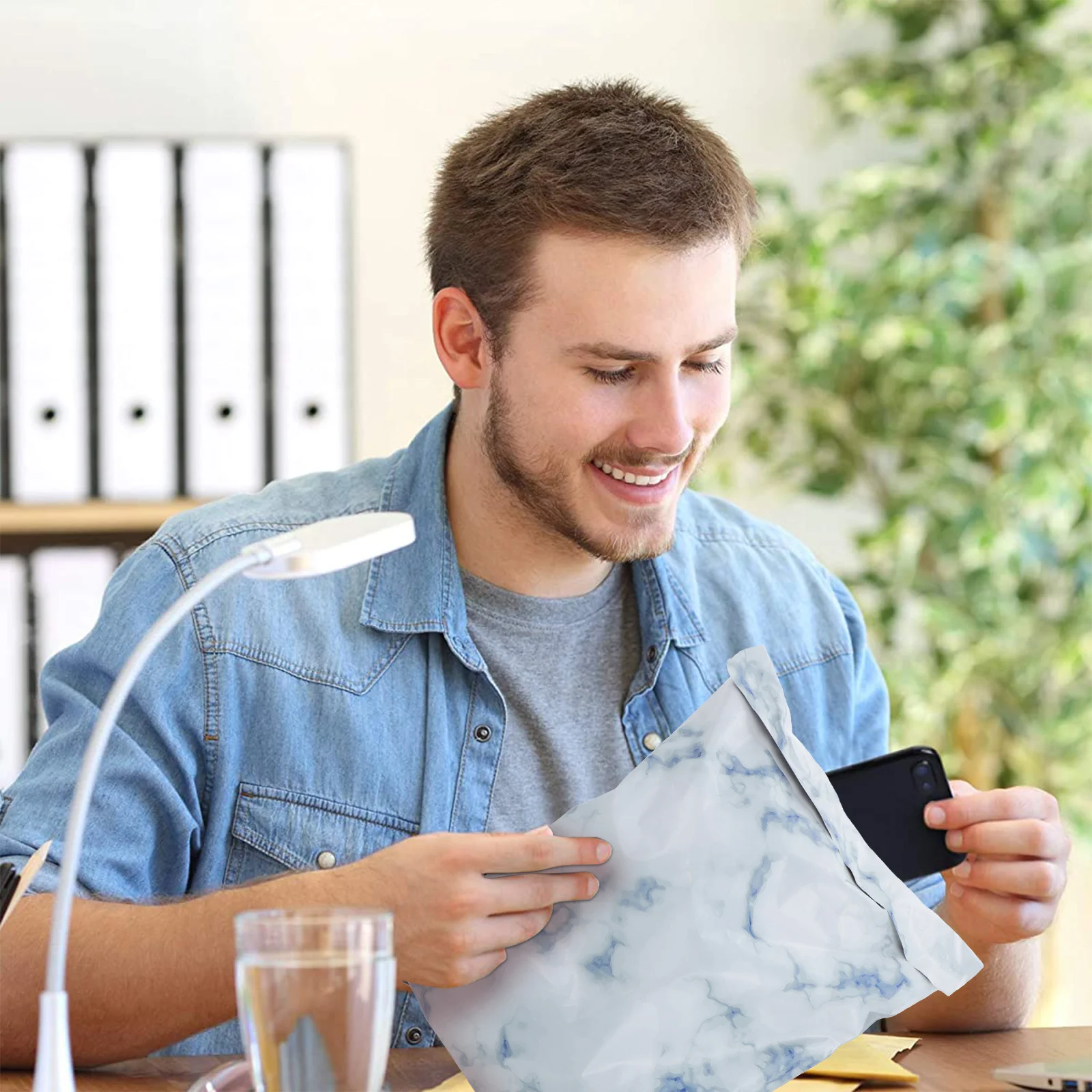 25Pcs Creative Express Bags Maple Leaf Pattern Waterproof Postal Bags Self Adhesive Sealing for Secure Shipping Logistics