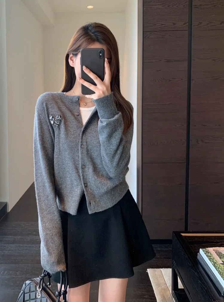 Autumn and winter women's casual solid color round neck long sleeved nail diamond decoration cardigan sweater