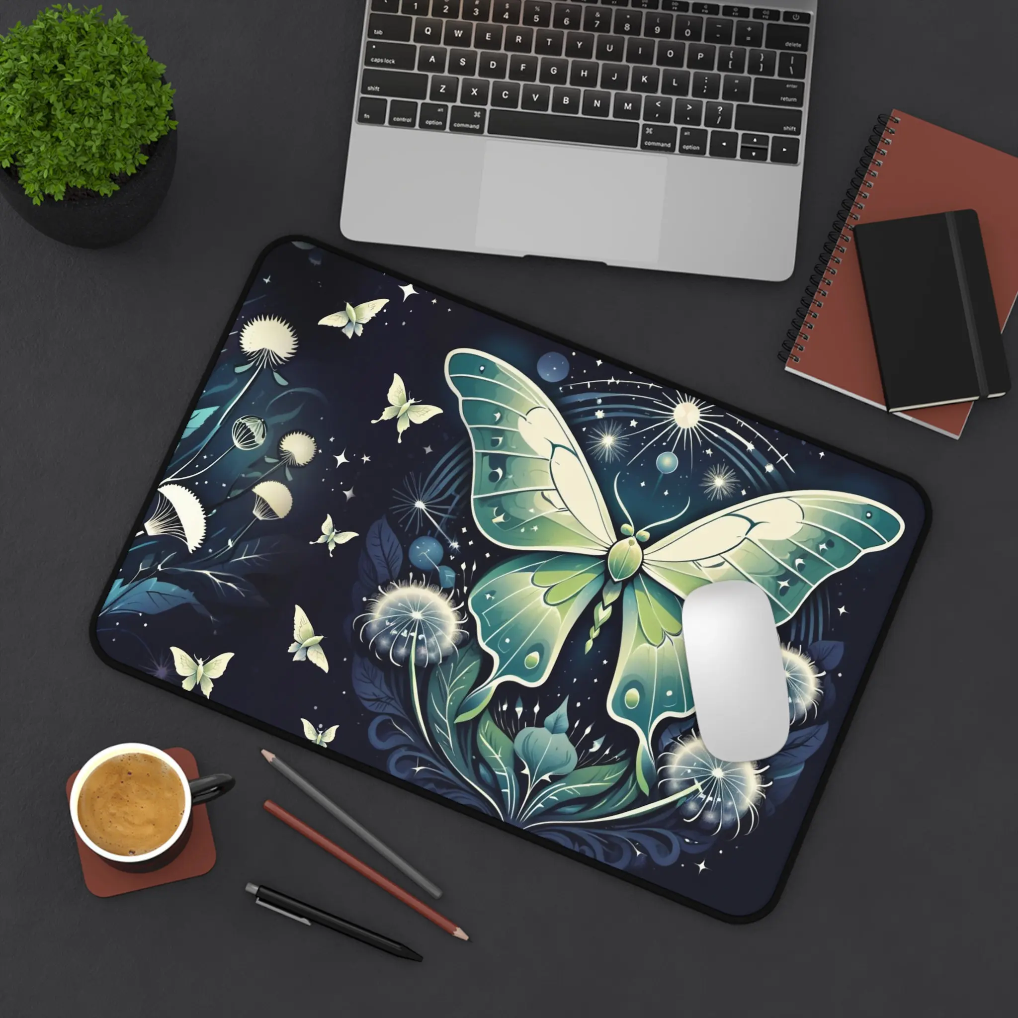 سجادات طاولة عثة القمر، سجادة طاولة قمر غامضة على شكل عثة القمر، لوحة ماوس عثة سحرية، غابة سحرية مرصعة بالنجوم في التسعينيات، نمط فني رعوي داكن #3