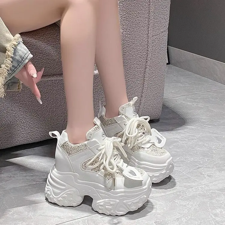 

Женские кроссовки на толстой подошве с внутренней платформой, весна 2026, новые модные и универсальные белые кроссовки