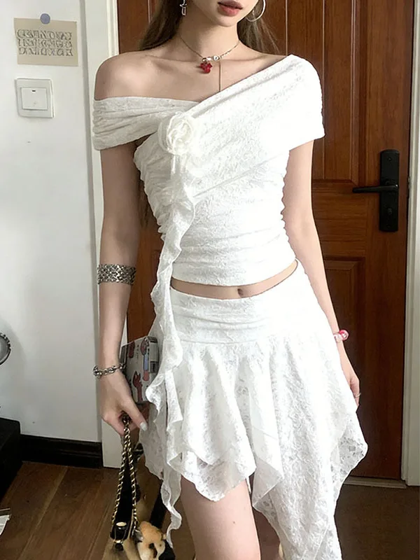 

Комплект из топа с цветочным кружевом и открытыми плечами и утягивающей юбки с высокой талией, асимметричный крой, для молодых женщин