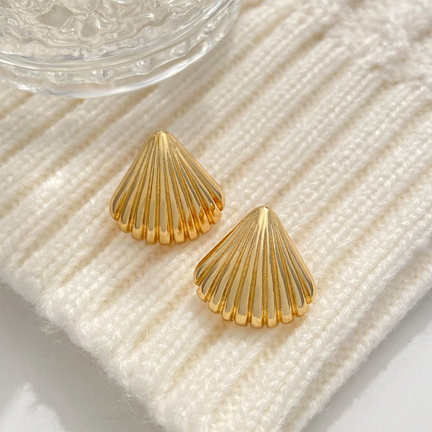 Stainless Steel Textured Shell Stud Earrings Distinctive Gold Color Geometric Metal Luxury Jewelry for Vintage Beach Party