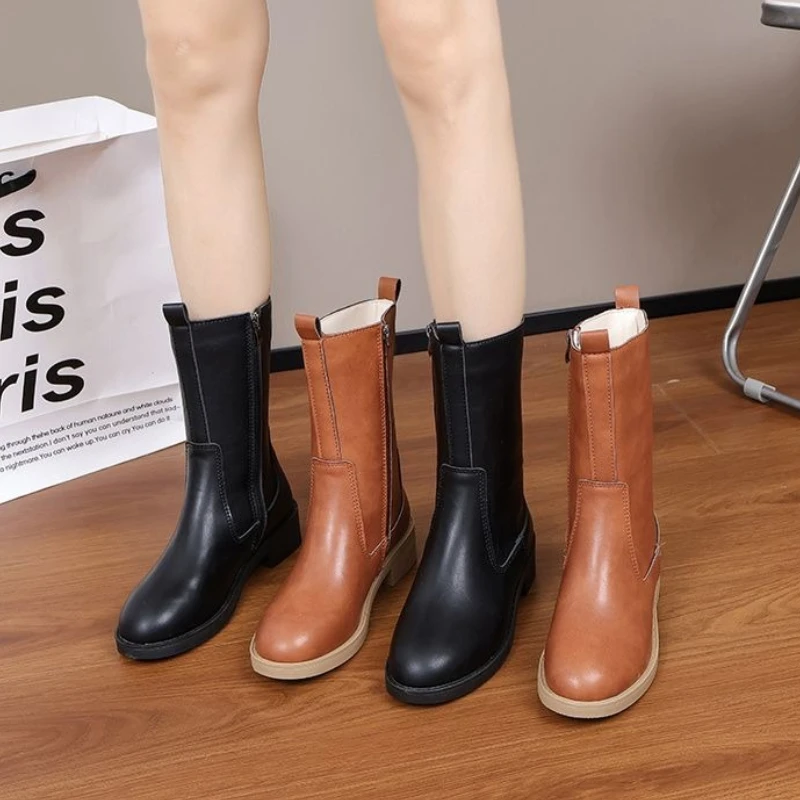 جولة تو جلد السيدات منتصف العجل أحذية الخريف الشتاء كعب متوسط المرأة نصف أحذية عالية ديمي الموسم Y2k القوطية الأحذية بيع