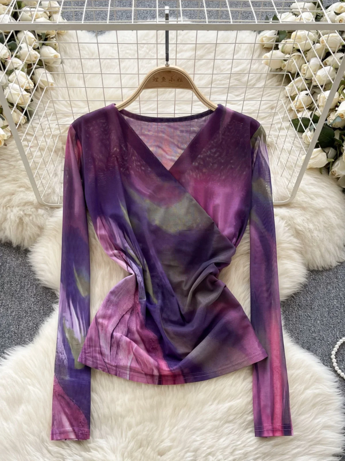 

2024 New Design Gradient Print V-Neck Slim Fit Long Sleeve Base Shirt Mesh Top Women's Fashionable Commute Style Spring Wear