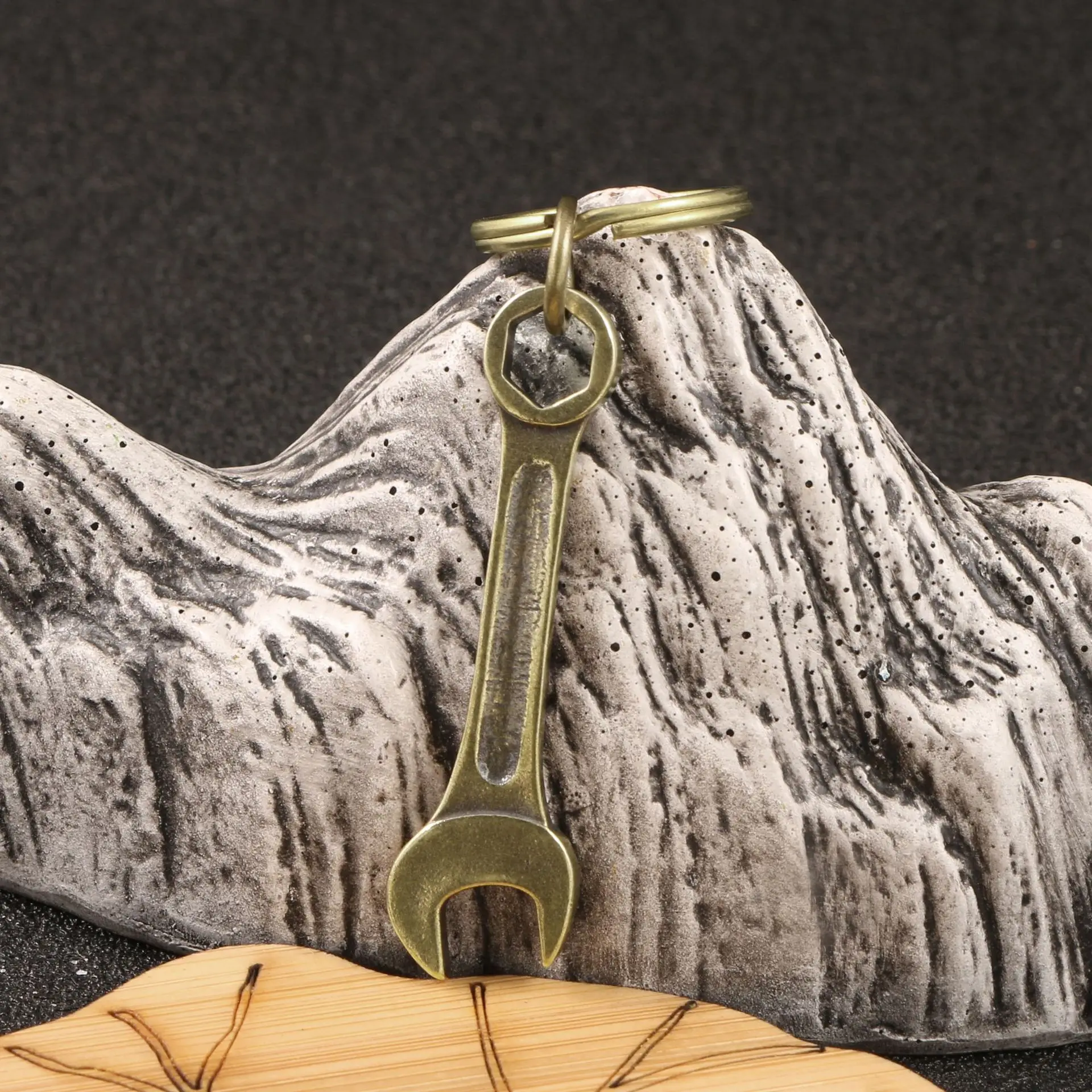 Vinatge Solid Brass Wrench Key Chain Pendant Handmade Pure Copper Mini Spanner Keychains Pendants Motorcycle Car Tool Key Rings