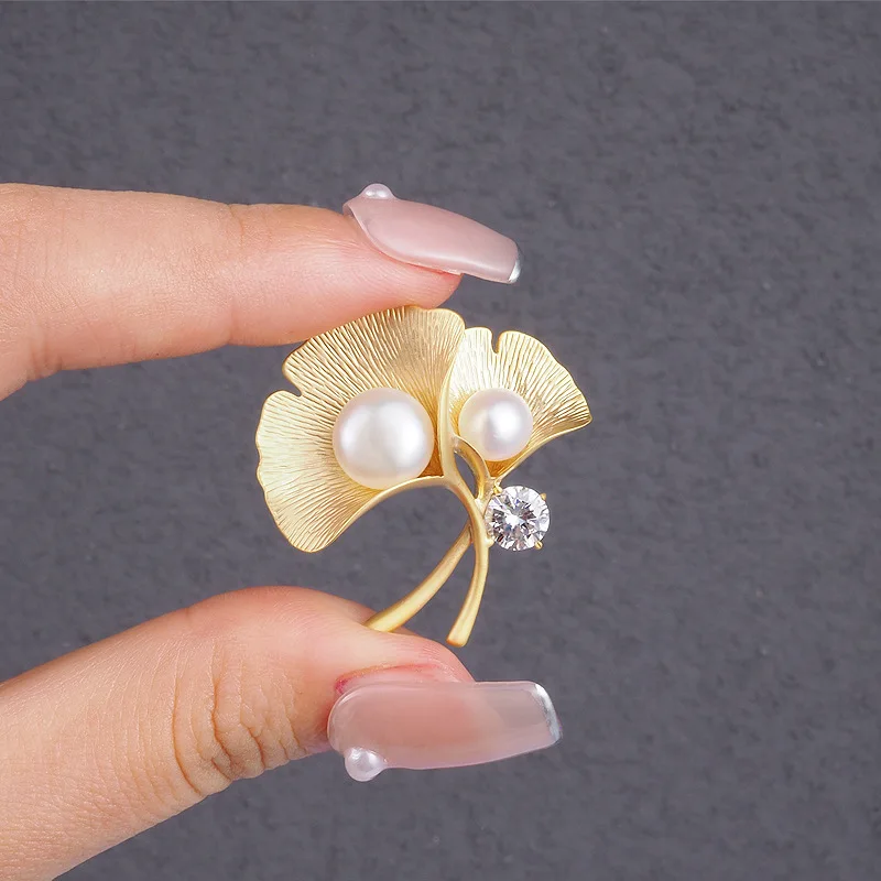 Pearl Ginkgo Leaf Brooch Female Anti-Exposure Net Red Matte Golden Decorative Pin Coat Suit Fixed Clothes Accessories