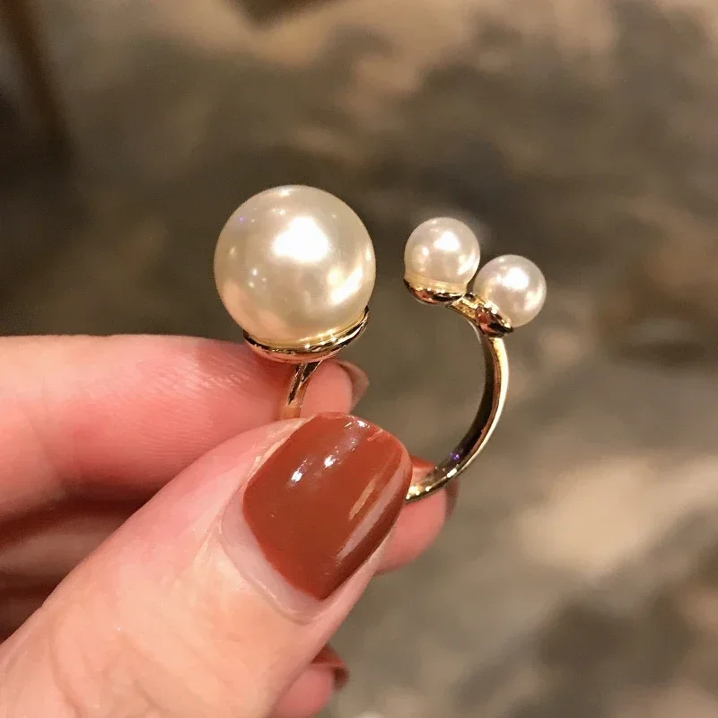 Vintage Baroque Gold Color Metal Hollow Exaggeration Finger Rings Big Pearls Rings for Women Girls Party Gift Fashion Jewelry