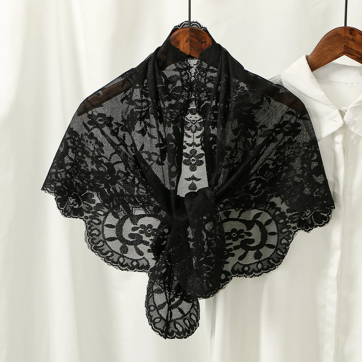 

Spring/Summer French-Style Lace Polyester Floral Triangular Headband Versatile Fashion Hairband Lightweight Tie-Up Headscarf