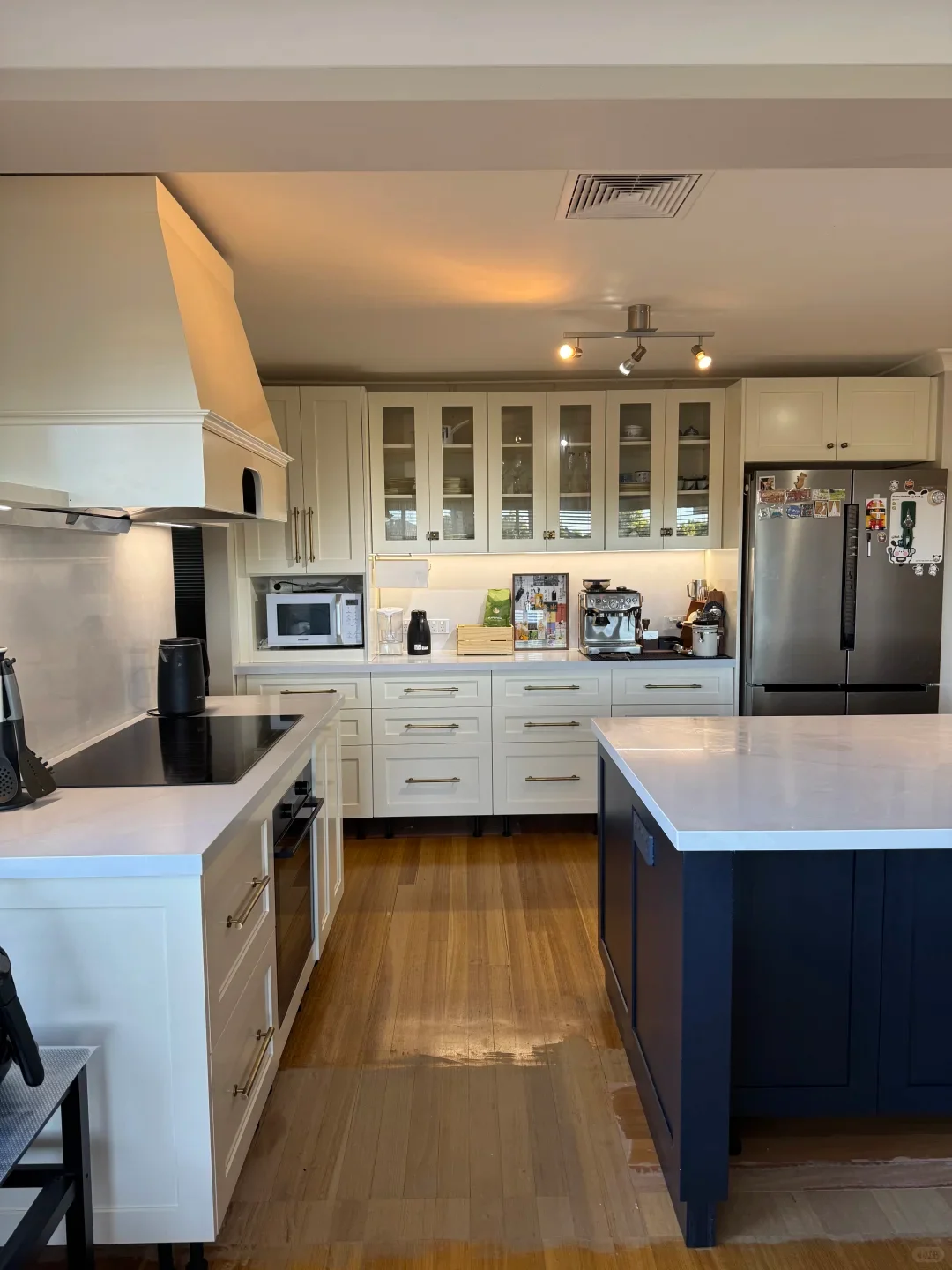 Armario hecho a pedido: organizador de ropa que ahorra espacio con perchas |   Color y diseño personalizados