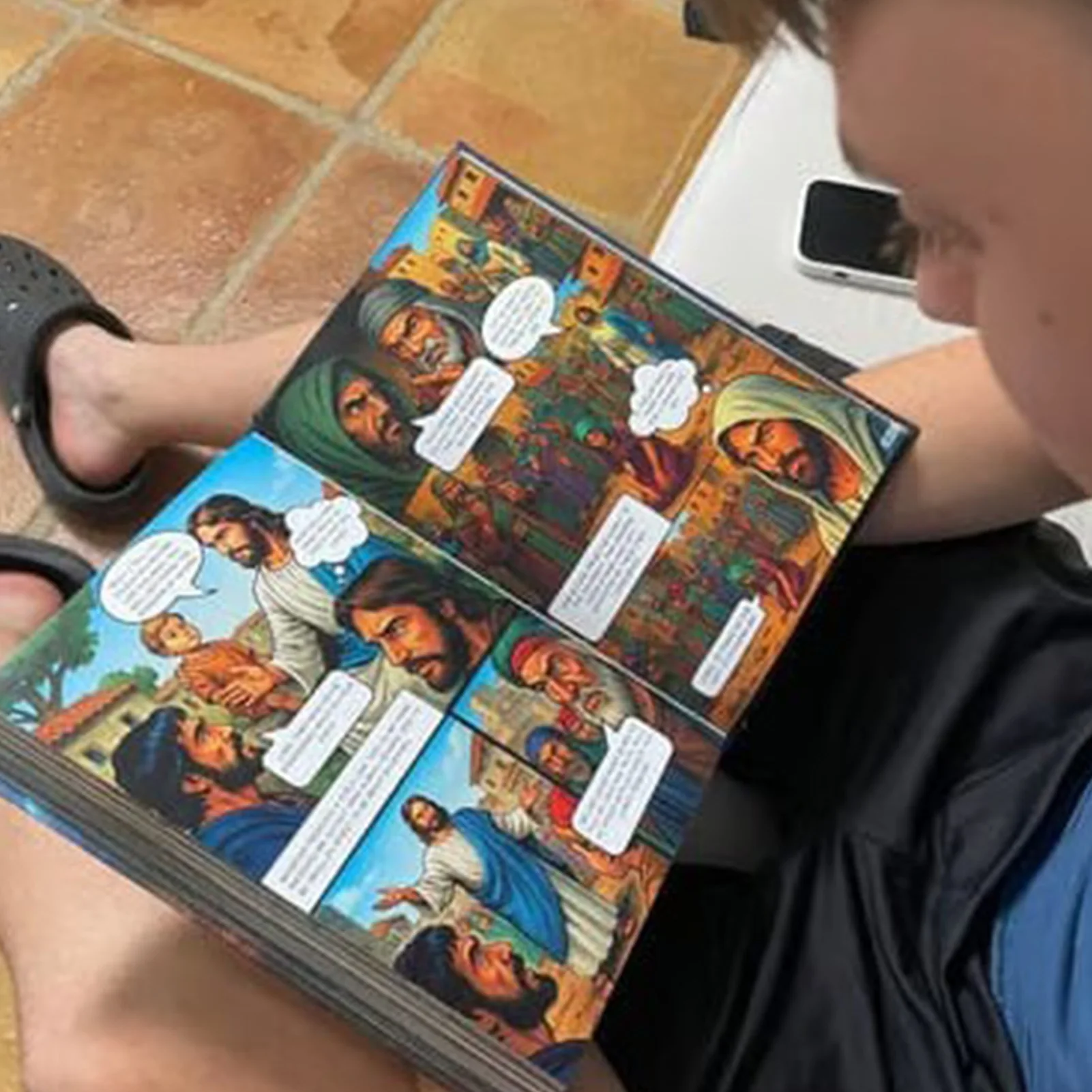 كتاب الكتاب المقدس الهزلي، عمل فني ممتع ونص مناسب للعمر، قصص سهلة القراءة في شكل الكتاب الهزلي