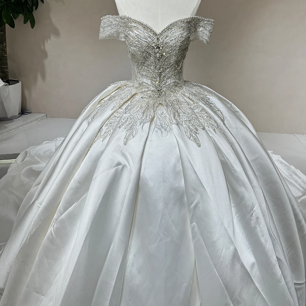 Customized Sparkling Crystal Luxury Dubai Ball Gown Bride Dress Satin Princess Arabic Wedding Gowns DW0020