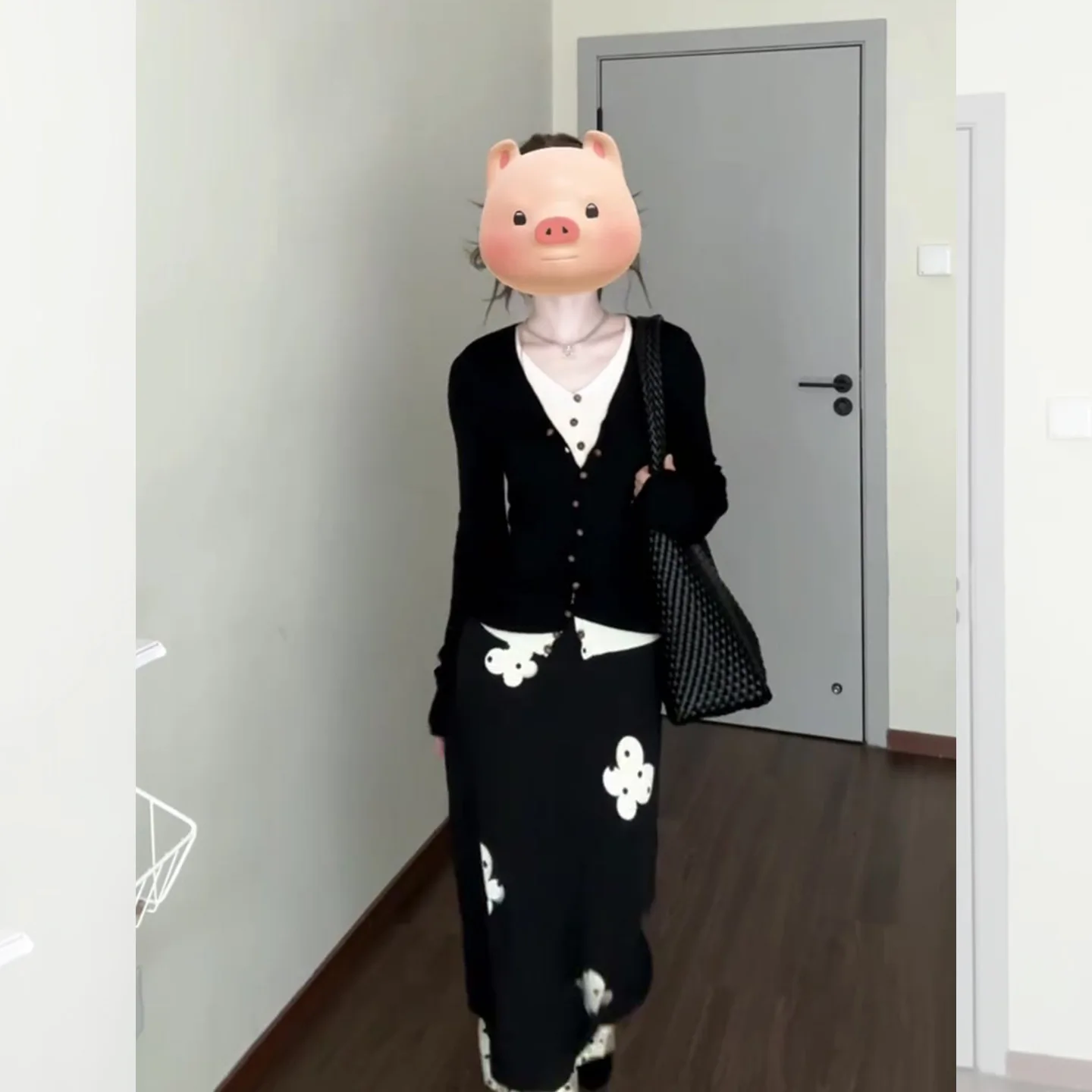 

French Black Fake Two-piece V-neck Sweater Top High-waist Slim Floral Skirt Suit for Women