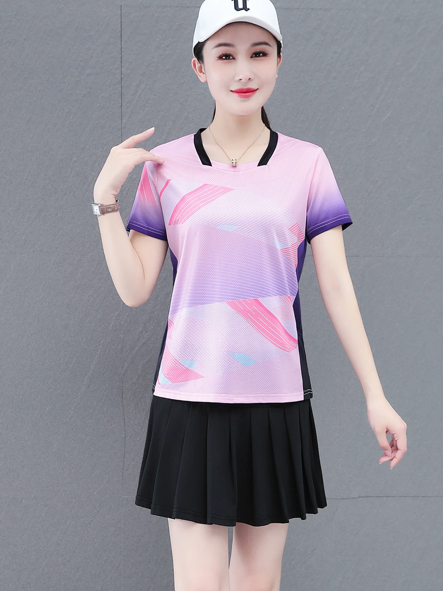 クイドライフィットスポーツスカートツーピースセット女性用サマールーズフィットラウンドネックスポーツウェアカジュアルアウトフィット