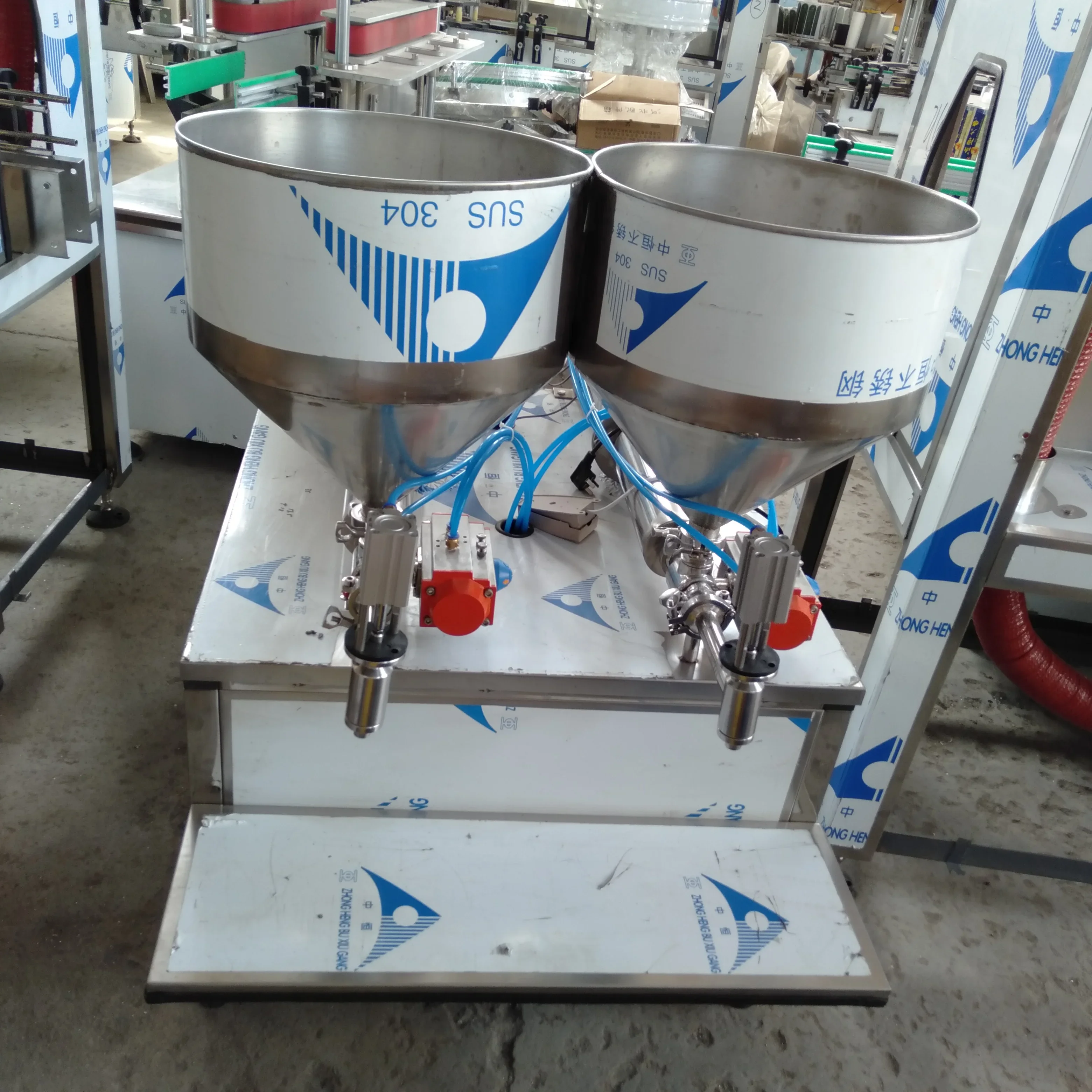 

QK Hot sale horizontal Double head Paste filling machine bottle can bag tomato ketchup filling machine