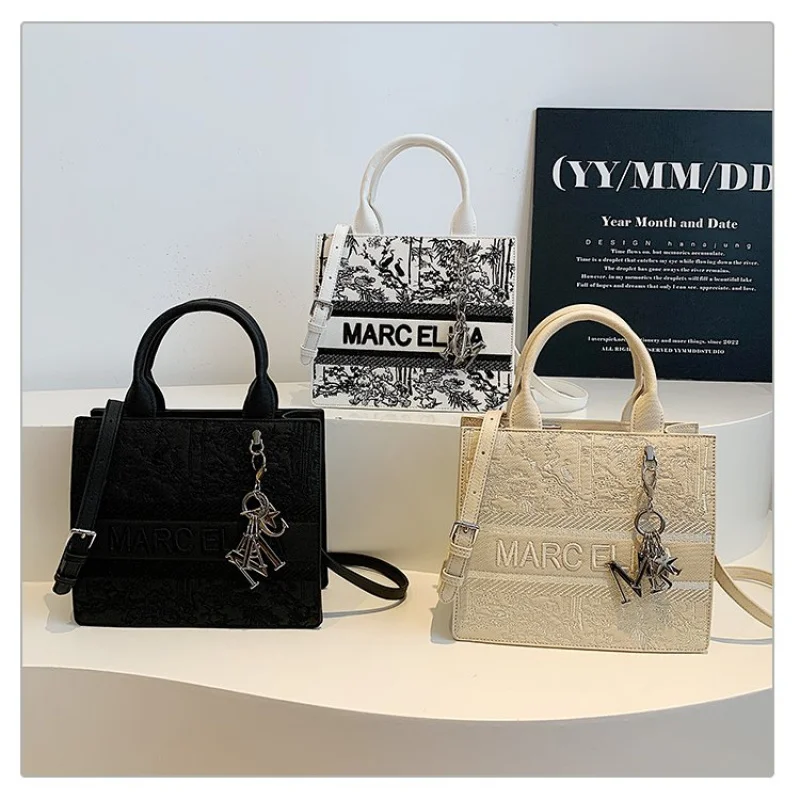 

Fashionable Women's Crossbody-Bag Made Of Sturdy Leather With Classic Paris Inspired And Elegant Daily Look ​