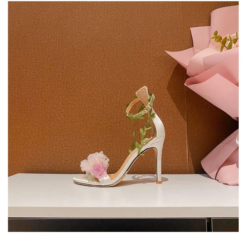 2024 Summer New Fairy Style Elegant and Beautiful Flower Sandals Women\'s Thin Heels High Heels, Open Toe Small Wedding Shoes