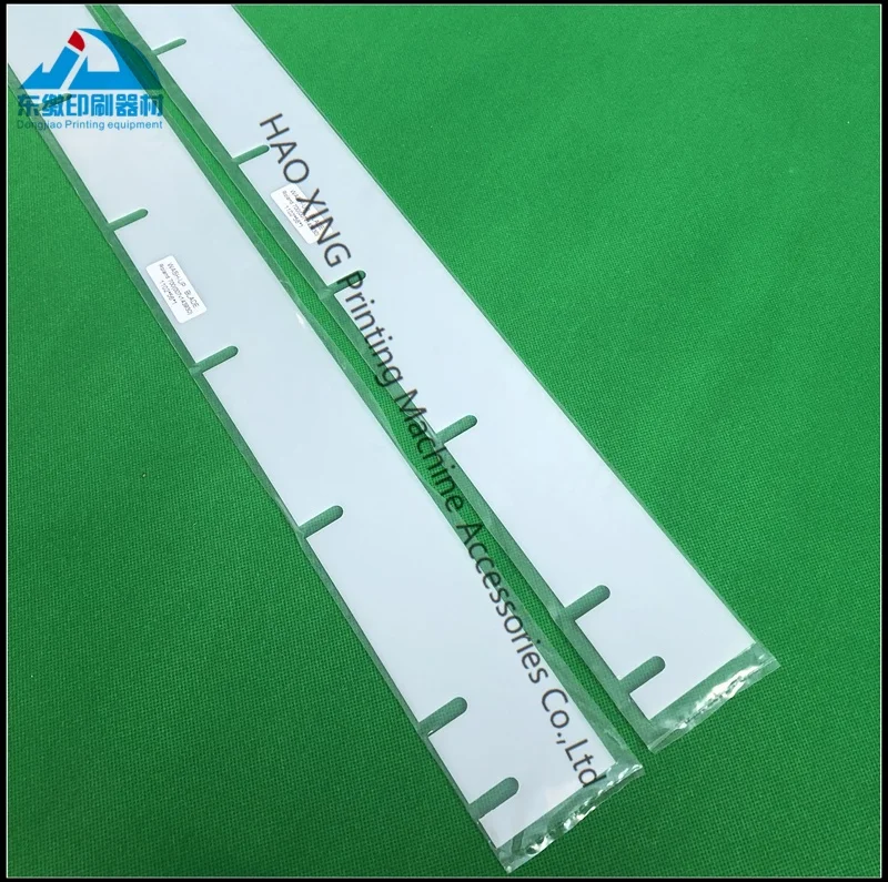 Printing Machinery Parts Wash up Blade for Man Roland 700 Printing Parts 1102X56X1mm Wash up Blade 13 Holes Cleaning Squeegee