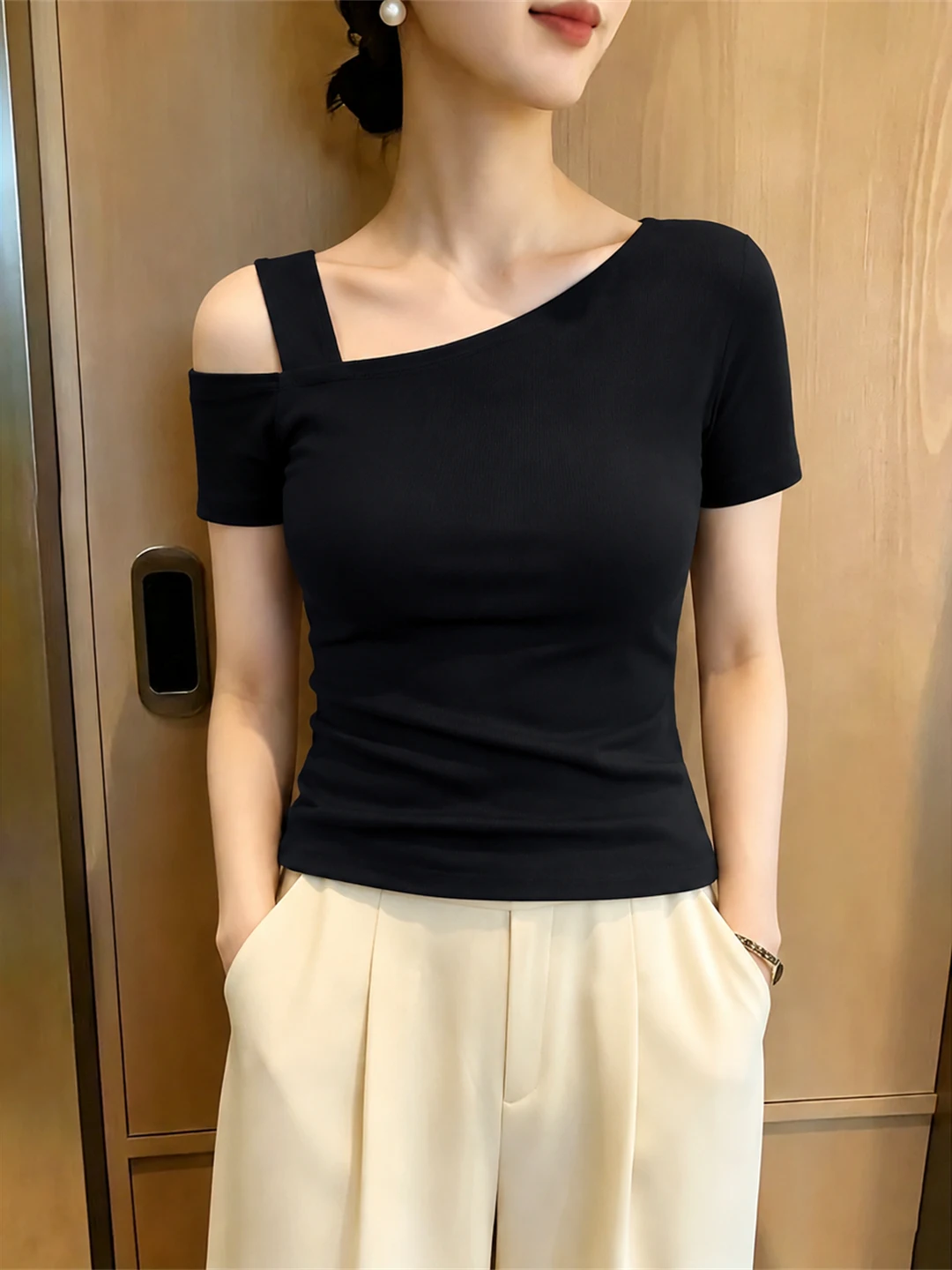 

Summer 2026 Korean Style off Shoulder Pure Desire Casual Short Sleeve Hoodie Skin Friendly Women's Silk Top Straight Cut