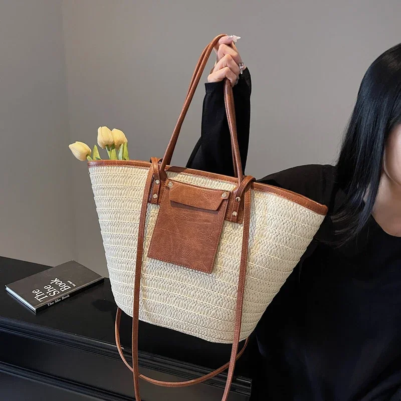 

Classic Leather Shoulder Bag For Women By Top Luxury Designer Elegant Messenger Design With Zipper Closure Handbags