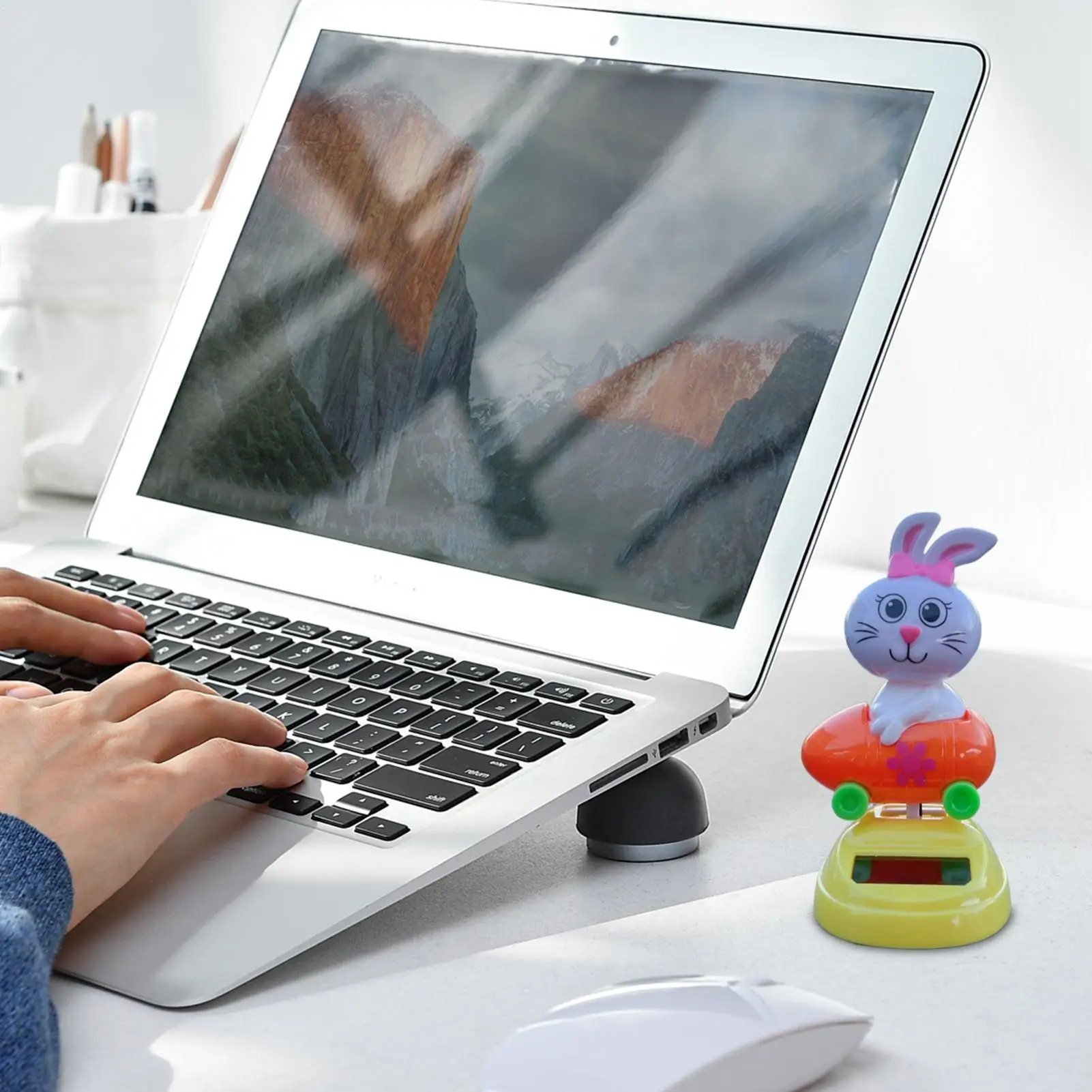 Brinquedos de dança movidos a energia solar coelho agitando boneca brinquedo decoração figuras de coelho para carro mesa de escritório festa favores casa